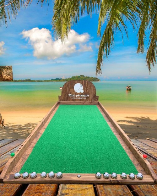 PETANQUE TABLE